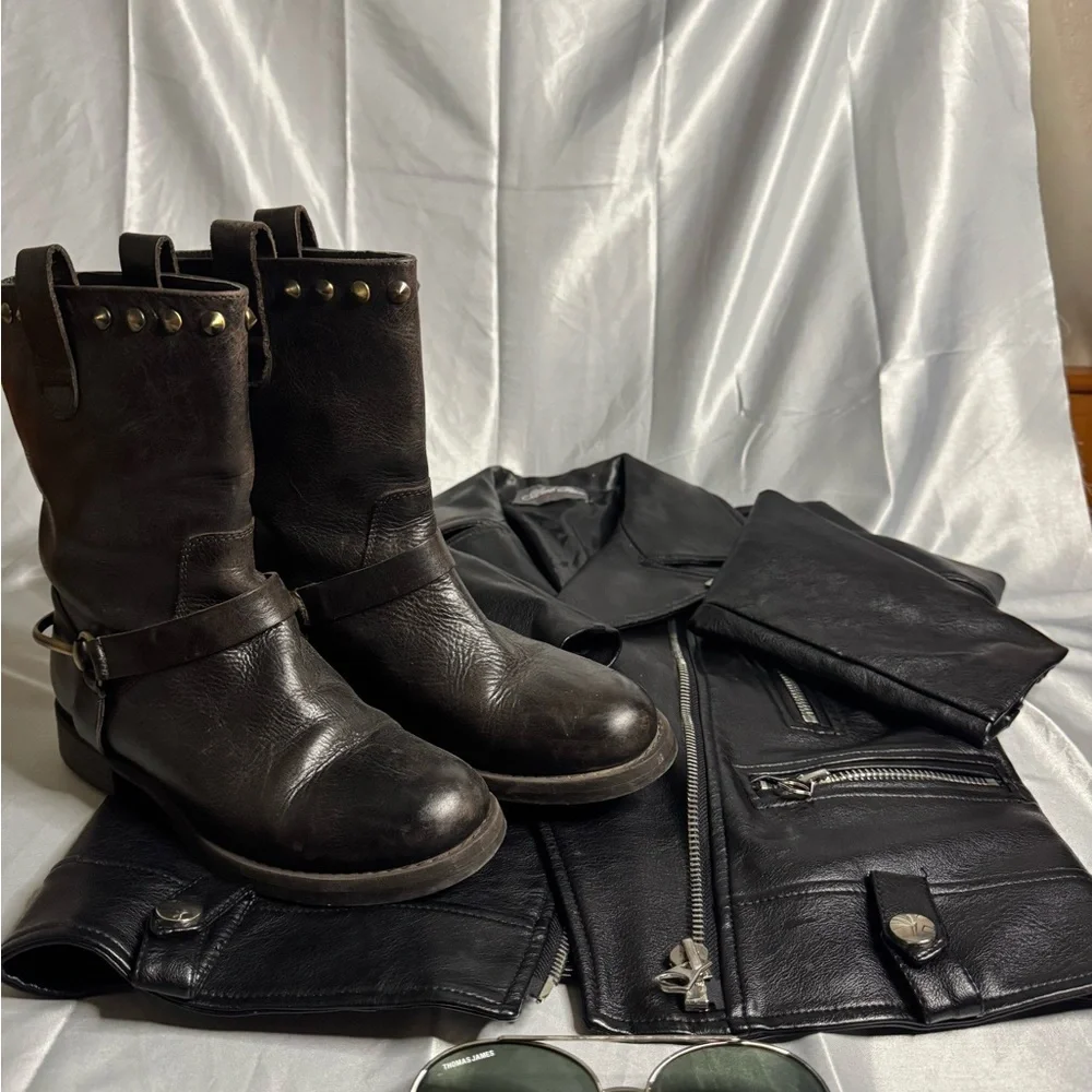 BOEMOS $360 Brown Leather Studded Mid Calf Pull On Boots
Made in Italy Size 36 - Picture 2 of 8